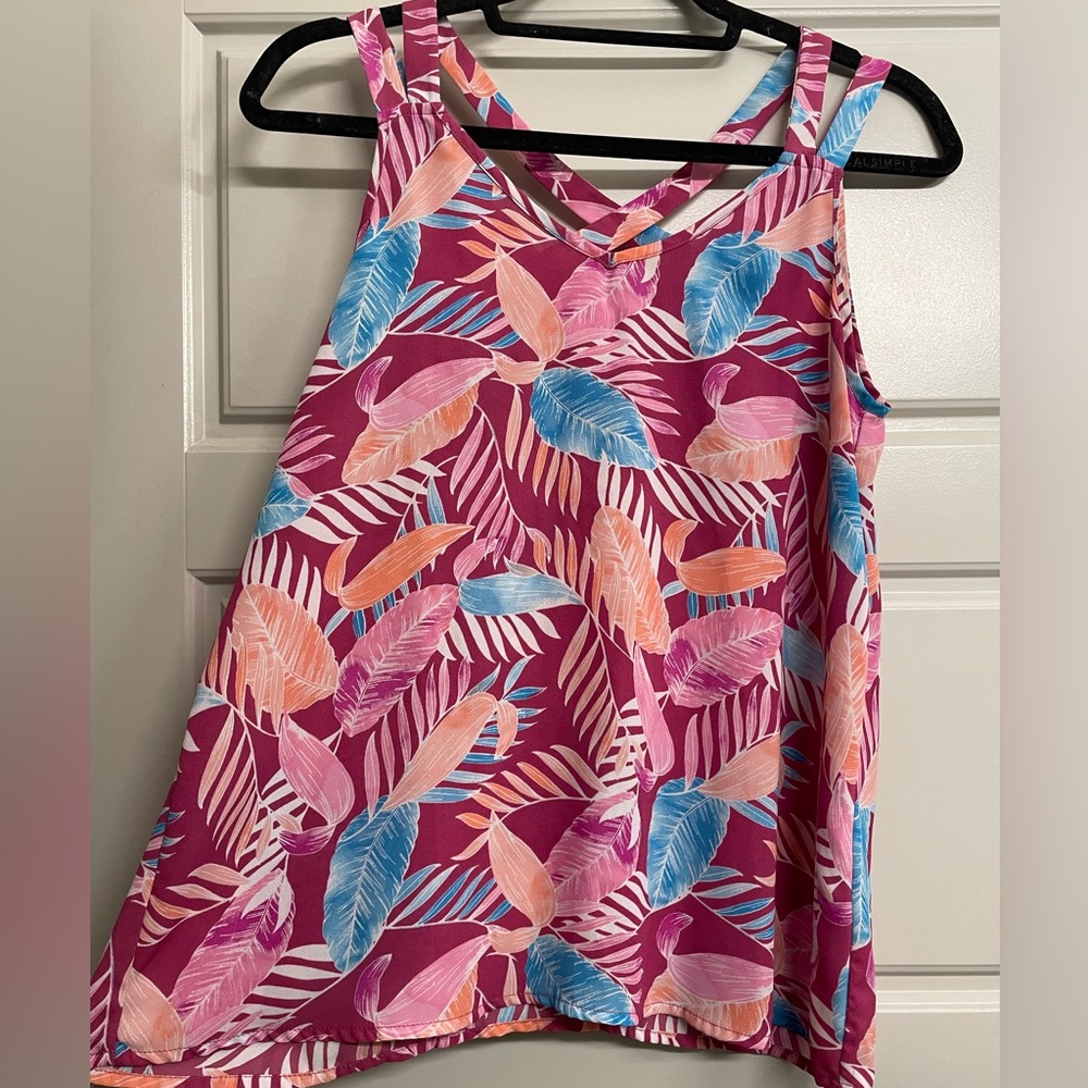 Spring/Summer Shirt with criss cross back🌺✨